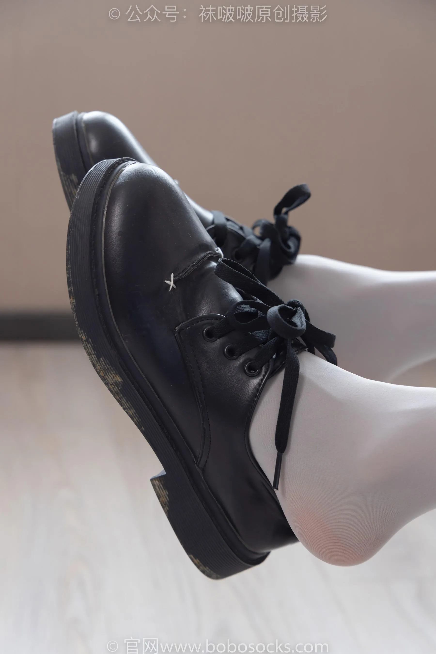 [BoBoSocks袜啵啵]NO.213 稚予-黑皮鞋、厚灰丝 [87P]插图4